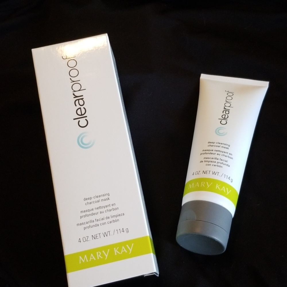 Deep cleansing charcoal mask